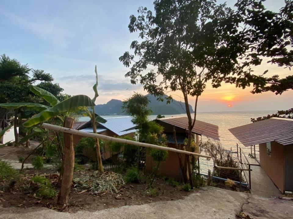 Phi Phi Seaside Bungalow Exterior foto