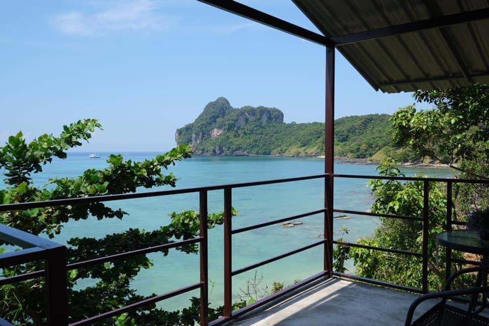 Phi Phi Seaside Bungalow Exterior foto